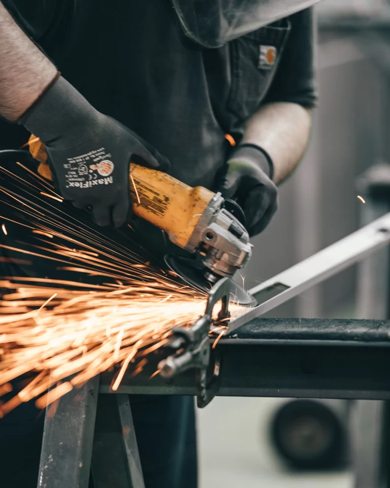 Člověk momentálně pracující s BNS